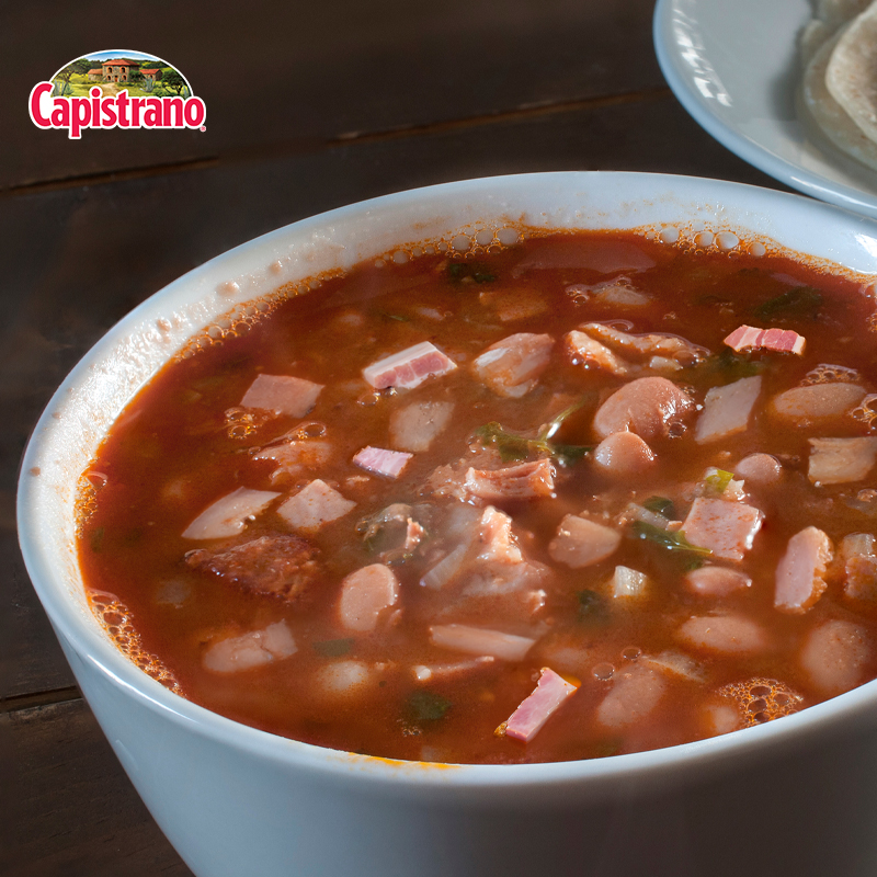 Sopa de Frijoles con Tocino Capistrano: Una Delicia Reconfortante para los Días de Mucho Antojo